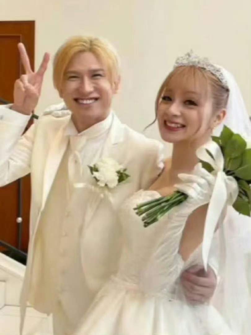 明眼人都能看出来

美依礼芽宣布离婚

不是因为老公在日本不安分，而是两人长期聚少离多。
 
日本歌手美依礼芽，在微博宣布与日本丈夫离婚，两人2022年才结婚，老公也是日本摇滚歌手。
 
美依礼芽在日本一直不温不火，根本进不了日本主流乐坛，可是在参加完乘风破浪之后一首《极乐净土》直接又爆了，内地商务