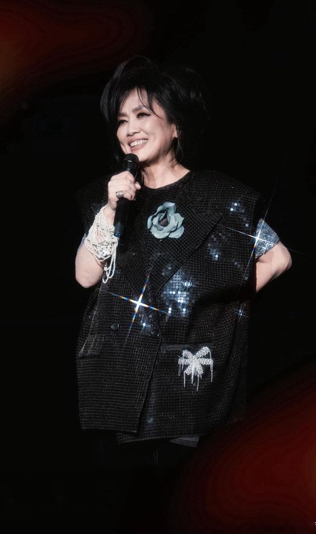 #浪潮音乐大赏有自己的天后宫#袁娅维、戴佩妮、魏如萱、齐豫齐聚浪潮音乐大赏，曲风跨度超大，从经典天籁到先锋流行，看点满满。#浪潮音乐大赏全阵容官宣##第四届浪潮音乐大赏# ​