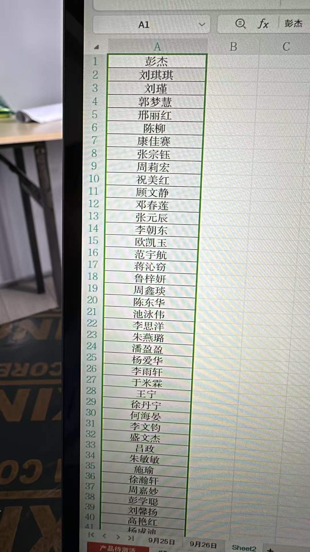 以上是昨天公安指挥部这边收到的身份证，全部送至派出所了，今天不在场地内，需要电话联系
025 84107235
天润路666号
今天丢失身份证的可以来公安指挥部旁的治安处置点寻找 ​