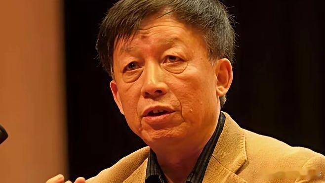 《易中天在厦大上课时，一名女生突然站起来冲他大喊:“易老师，我想嫁给你！”易中天却说:“你少说了几个字》食语录在百度发表了新动态 ​