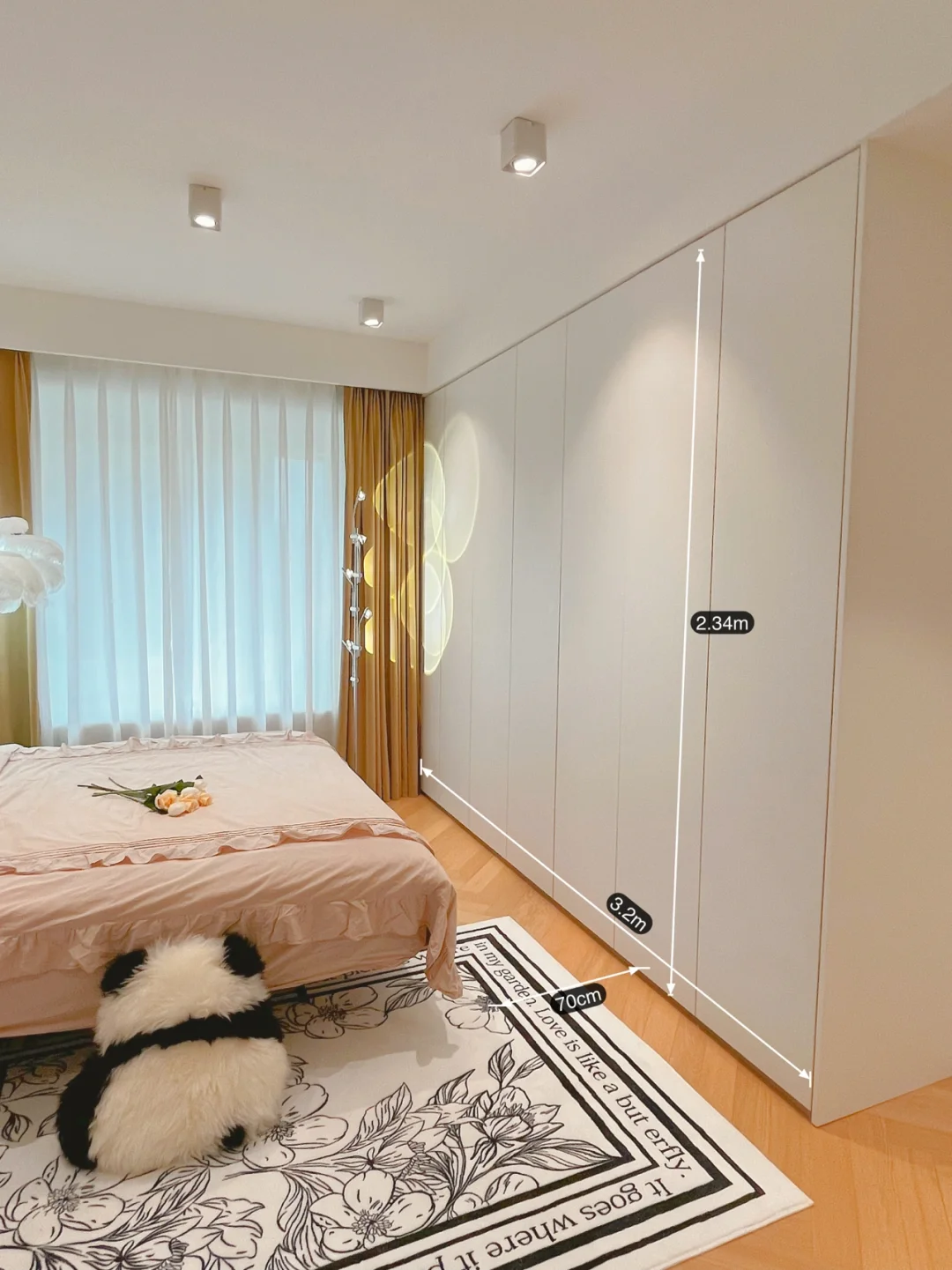 没有衣帽间？做一排床尾大衣柜也很香！附尺寸