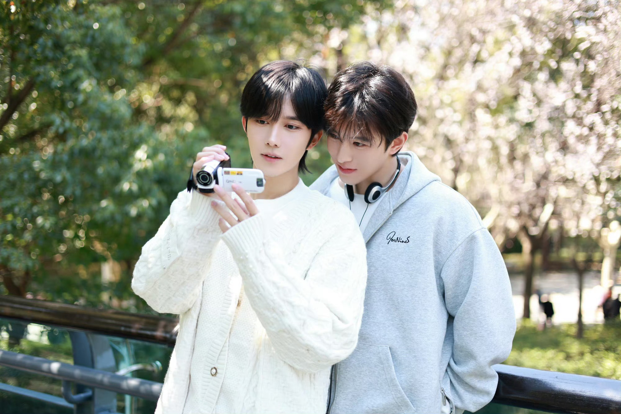 🌟#星有千千杰# 🍁#黄星邱鼎杰# 

💜人生那麽短 喜歡就應該纠缠一辈子
𝓁𝒾𝒻𝑒 𝒾𝓈 𝓈ℴ 𝓈𝒽ℴ𝓇𝓉, 𝓎ℴ𝓊 𝓈𝒽ℴ𝓊𝓁𝒹 𝒸𝓁𝒾𝓃𝑔 𝓉ℴ 𝓉𝒽𝑒 ℴ𝓃𝑒 𝓎ℴ𝓊 𝓁𝒾𝓀𝑒 𝒻ℴ𝓇 𝒶 𝓁𝒾𝒻𝑒𝓉𝒾 ​