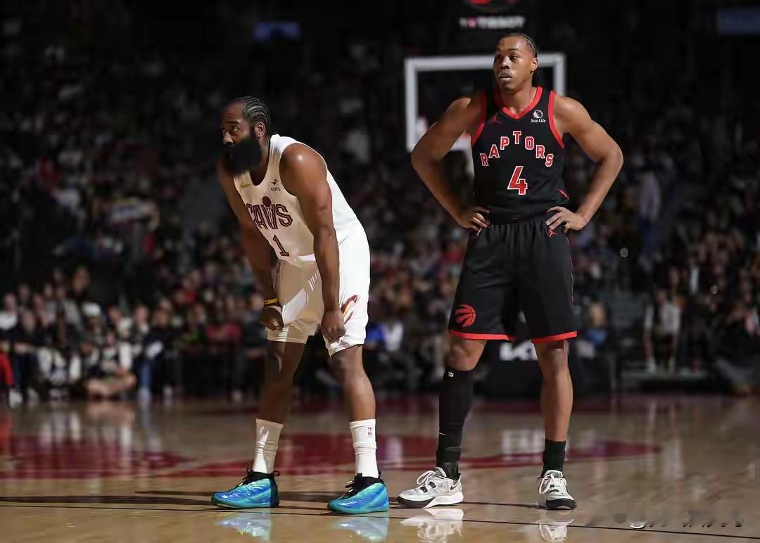 离谱！NBA季后赛2分钟7次错漏判，球迷：努力全被哨声白费   这不是...