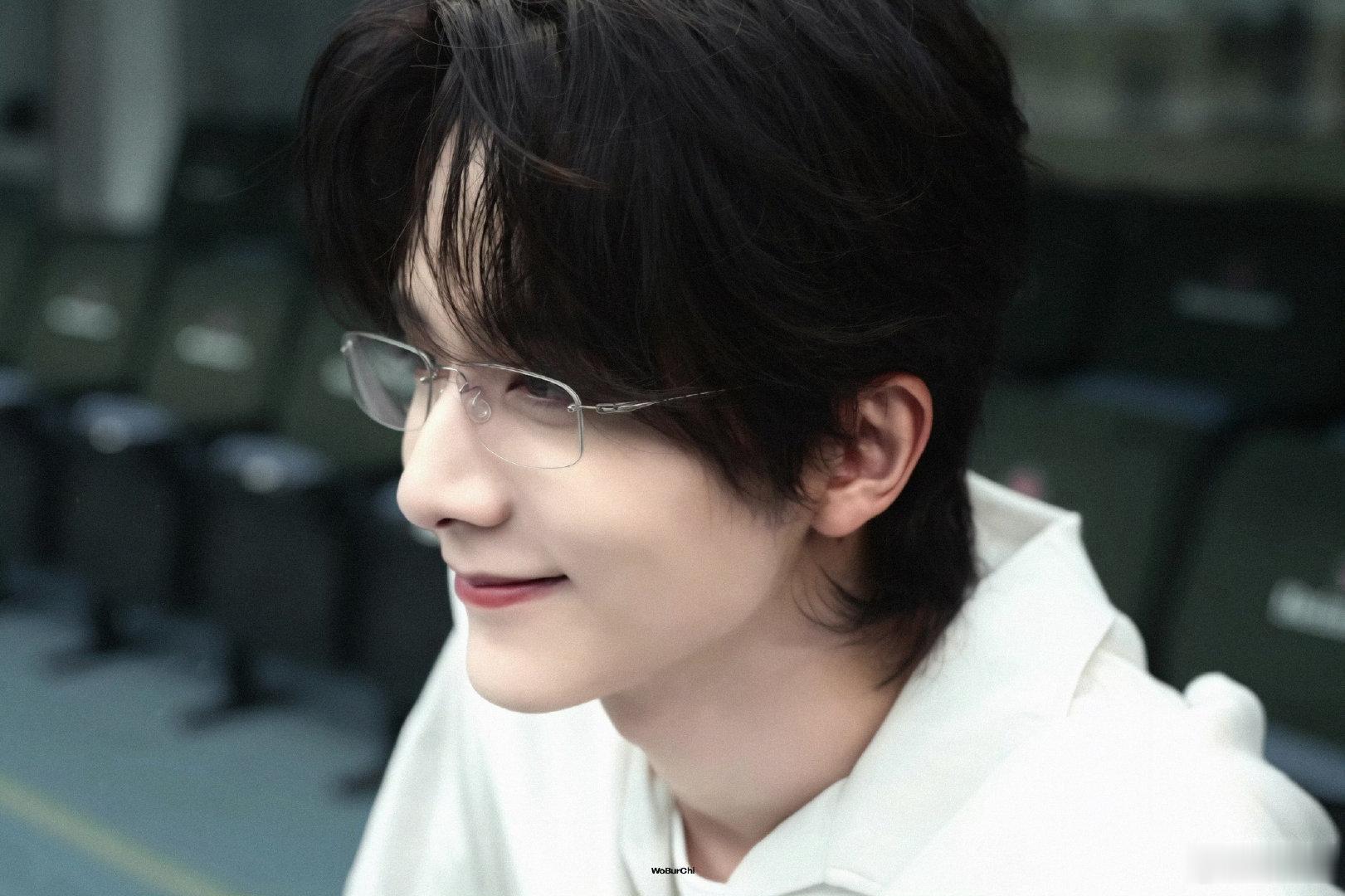 #张新成[超话]##张新成# 
今日份掌心脆
这个🍊萌萌的，嘿嘿嘿。
cr：我不入池 ​