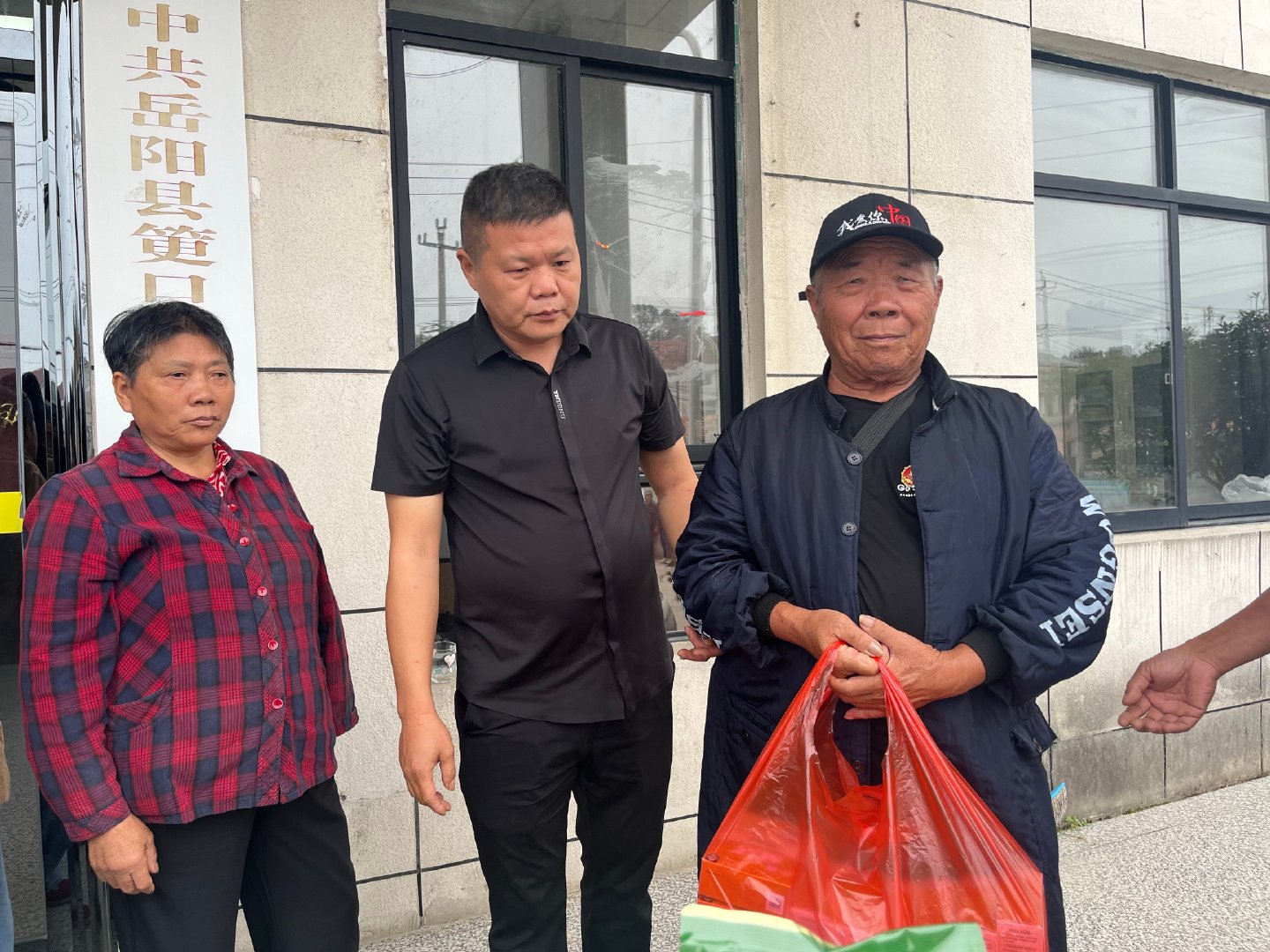 柯淳粉丝海底世界生贺公益持续加载中，为柯淳家乡长者送上了温暖[给你小心心]

天…尊嘟是很有意义很用心的生贺活动 ​