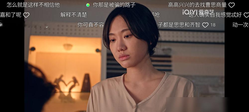弹幕都在骂闫妮女儿长相普通，可这戏偏偏就需要一张不被偏爱的脸。邹元清演曹思，中戏科班，海外留学回来，资源一点没浪费。但观众不买账，盯着她那张脸说太路人。隔壁陈飞宇出道就是男主，张可盈直接进正午阳光，结果呢？演技撑不住，照样被群嘲。说白了，星二代这身份是张入场券，不是免死金牌。现在行业规矩变了，番位怎
