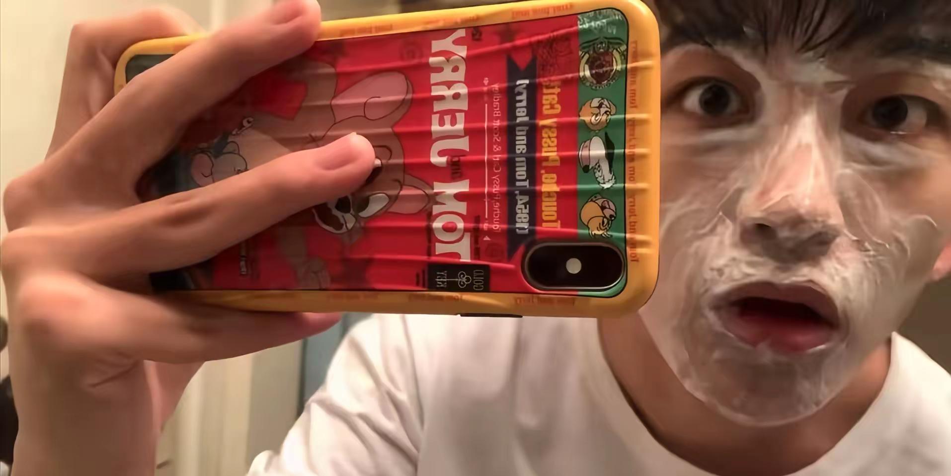突然冒出来的一张帅脸黄子弘凡 早期 自拍 蟹黄堡