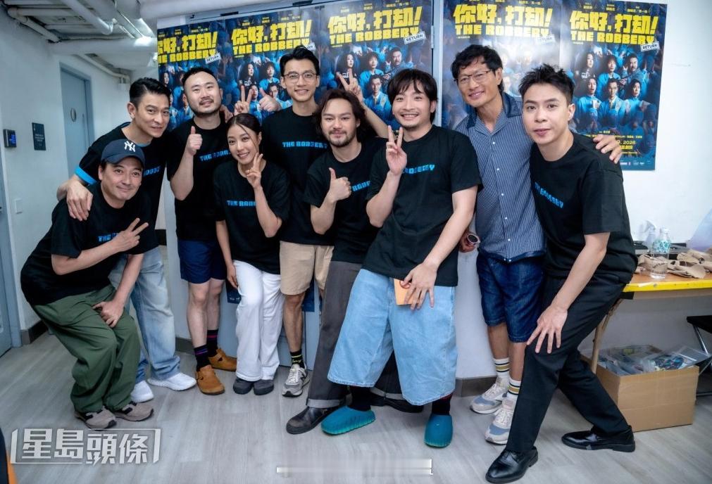 【星島頭條】你好，打劫！return｜劉德華企後台睇足首場公演兩小時 大讚演員表現出乎意外的好 黃德斌首看驚喜點名陳湛文阿Dee

由《舞台山莊》製作，魯文傑執導、麥沛東、李芯駖​