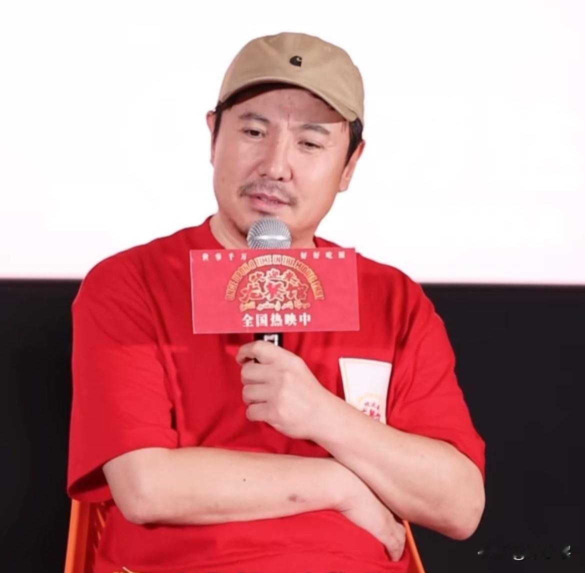 鲁豫问沈腾:“你心中的喜剧大师是谁？”沈腾不假思索就说:“香港的周星驰。”鲁豫问:“为什么？”沈腾说:“因为他已经是一个标本了，有的东西现在来看，不适合翻拍。”

沈腾用“标本”形容周星驰挺到位。

周星驰塑造的小人物气质是独一份的，喜剧的外壳下面藏着底层的心酸与倔强。

这种神韵很难复制，旁人如果