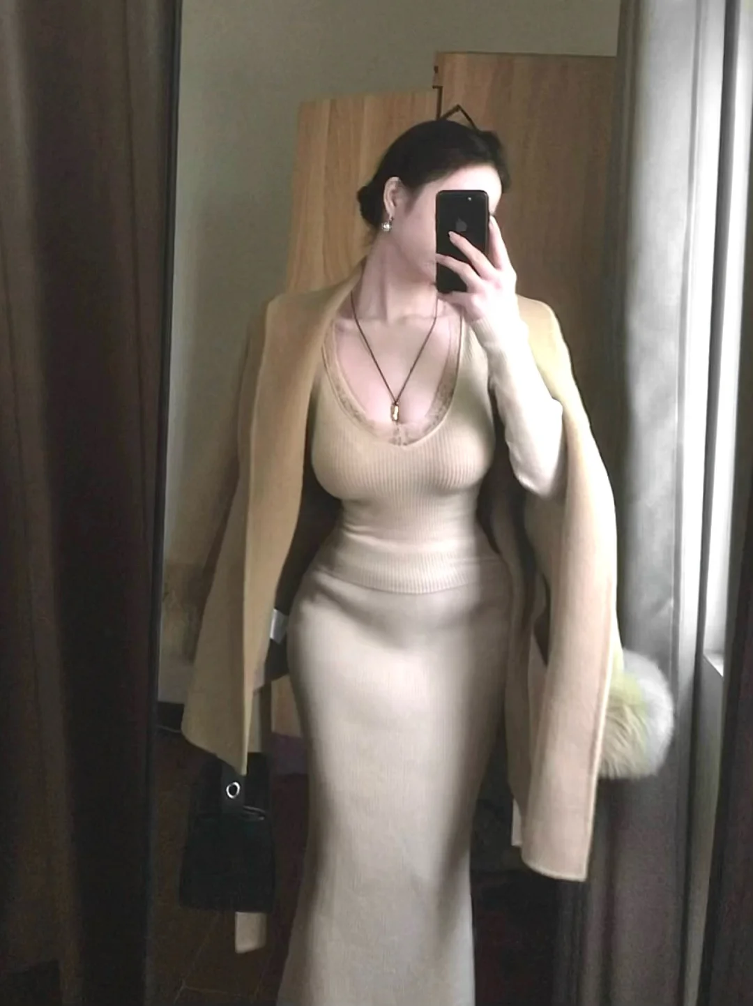 毛茸茸的袖子尊的很有秋冬氛围感唉～