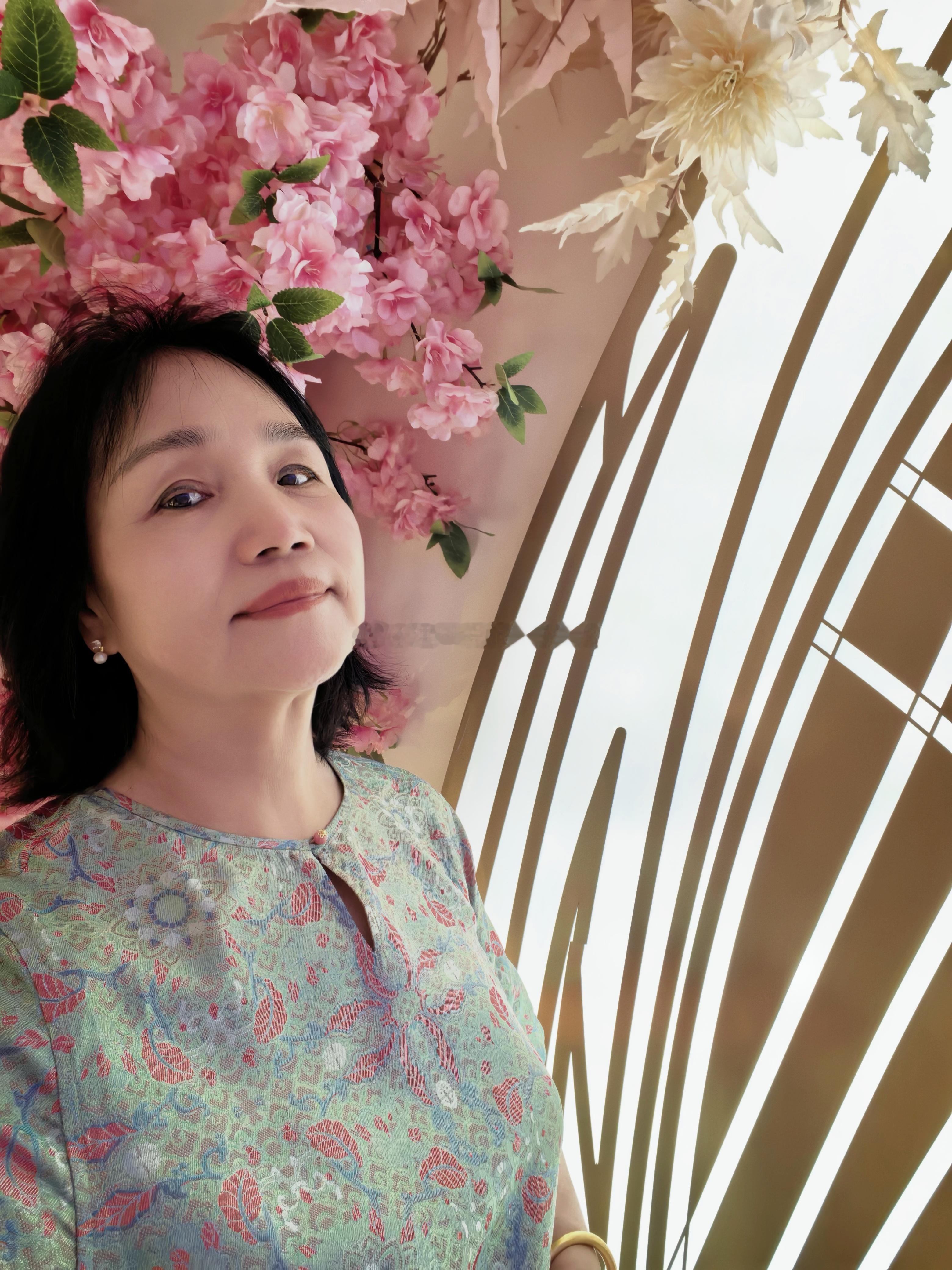 #生活手记##华为mate80非凡大师##西藏阿里#  准备去西藏南南线。Mate 80好好露二手吧，1T不知道够不够。二车六人，换at轮胎，买制氧机，买穿越羌塘无人区的备用食品。最重要的是准备路书，三个男士每天讨论取舍。我负责准备吃的，天天买买买，试吃。
商会交接终于完成了。所以各种会议，各种计划。各种 ​