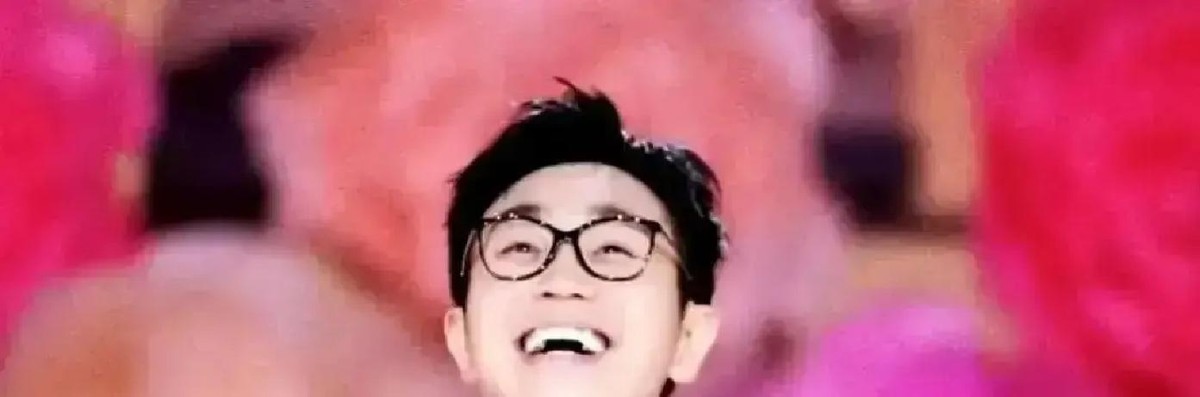 华谊的王中磊前脚还在业绩会上开炮，指着鼻子骂大鹏，说他学好莱坞烧钱，拍个电影让投资人当冤大头。结果没过半个月，风向全变了，老王自己脸黑得像锅底

也难怪王中磊急眼。以前这行当的规矩，电影票房，院线先拿走一半，发行再切一刀，最后到制片方手里的，撑死也就三分之一。大鹏那部片子成本3个亿，票房卖了7个亿，