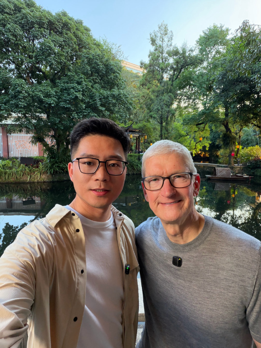 深耕非遗与科技融合内容，这次Apple执行董事长库克中国之行，作为自媒体收到单独邀请，参与访谈。

现场也体验观摩了用iPhone拍摄创作的非遗咏春作品，感受科技为传统文化记录带来的力量。

传统非遗，借现代科技，讲好中国故事。期待这次对话全网上线。  ​