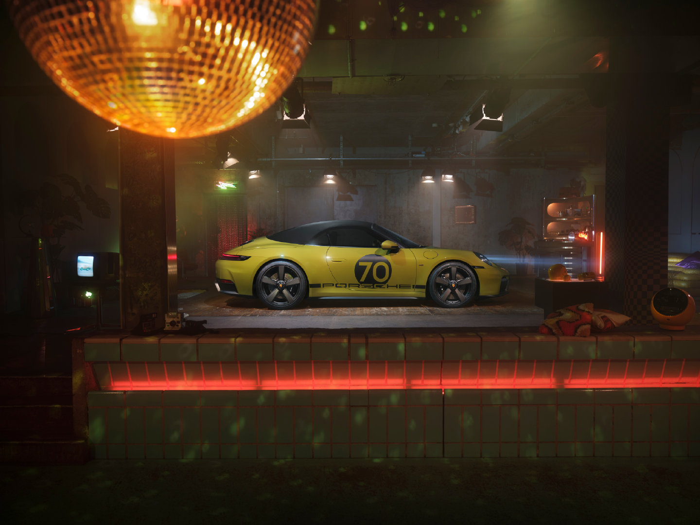 早上好～[打工人]#保时捷# #闫闯说车# 

保时捷911 Spirit 70 ​