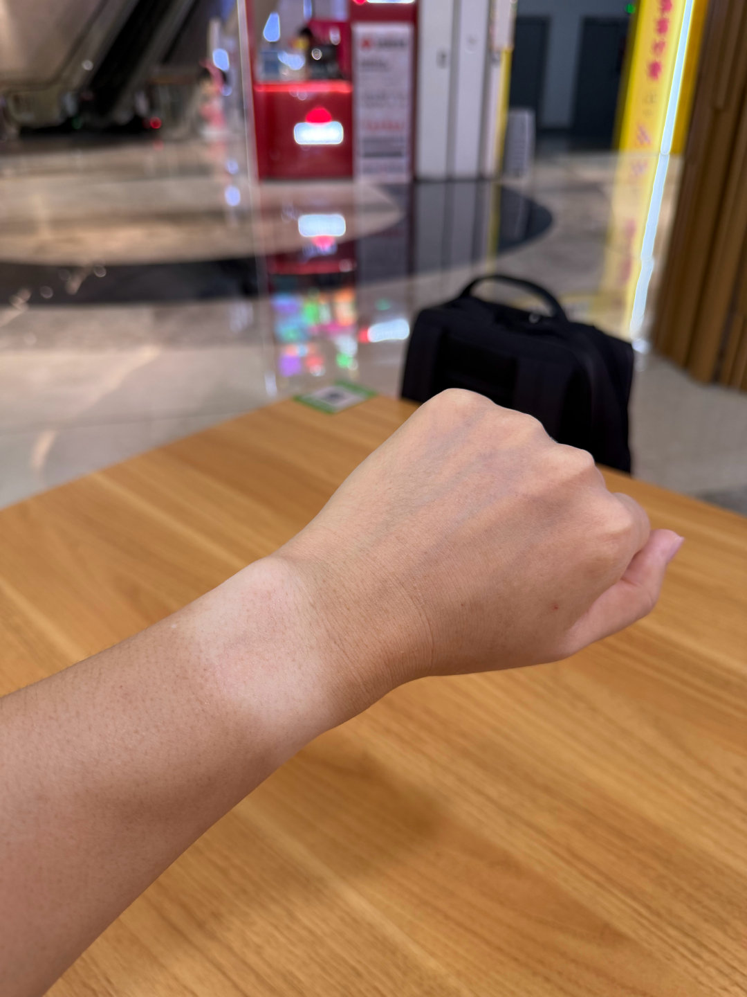 我的Apple Watch S10 亮黑色版本底壳掉漆被售后收走了，不知道他们会怎么修，不知不觉也戴了将近10年手表⌚️了[嘻嘻] ​