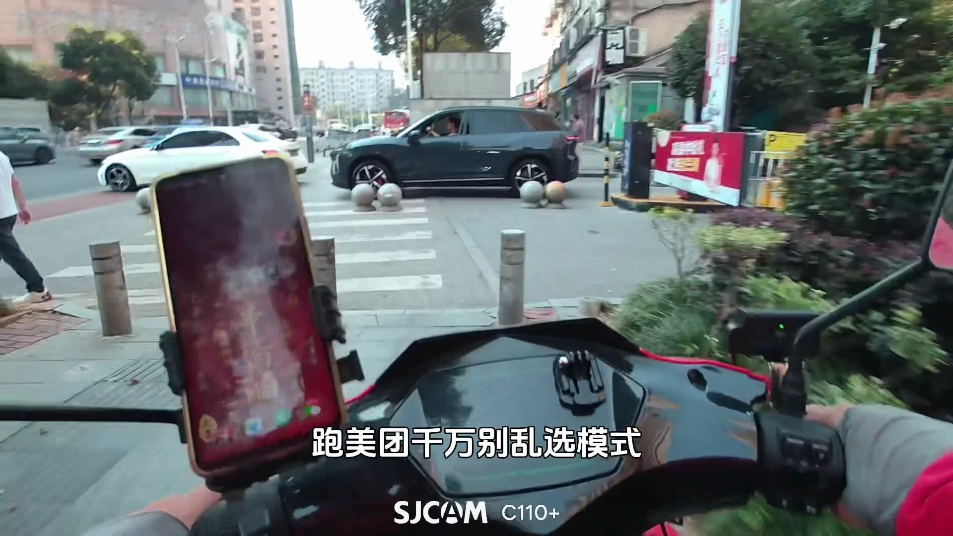 美团8大跑单模式别选错！跑美团选对模式太重要，选错真的纯纯大冤种，新手看完直接秒变老司机，全是骑手圈摸爬滚打攒下的血泪经验。
1️⃣乐跑计划：名字听着像快乐奔跑，实际上快乐是平台的，奔跑是往死里跑。每周必须跑够固定天数，单价只多一点点，代价是直接没收拒单权，系统塞啥单都得含泪接，还得穿工服定点开早会