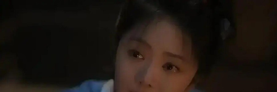沈月一个电话把谭松韵推上《兰香如故》许兰香，40亩园林砸出央视年度收视第一，原著作者却公开维权怒指编剧魔改
导演迟迟不敢递出邀约，怕的是谭松韵档期排满、角色难度太大，更怕被拒。沈月来探班，听完前因后果，当场拨了电话，几分钟后转头告诉导演：谭松韵早就看过原著，一直喜欢许兰香。这事就这么成了
但一个电话