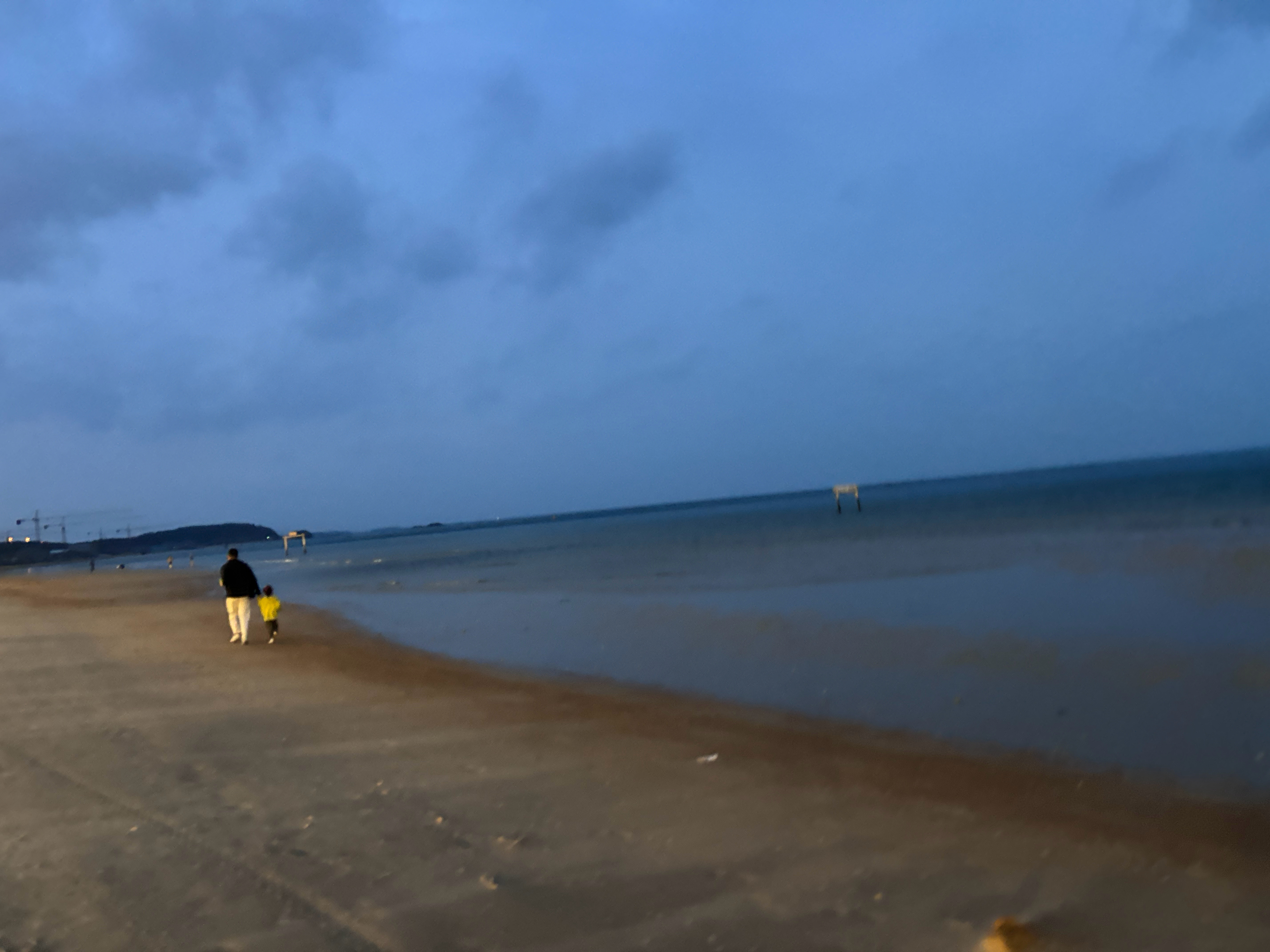 今天是轻轻松松的一天～画个画、打个拳、吃个面、配个眼镜、抓个小海鲜、瑜完伽再吃点垃圾食品，嗯……只有嘴不自律酱心的周末生活 威海