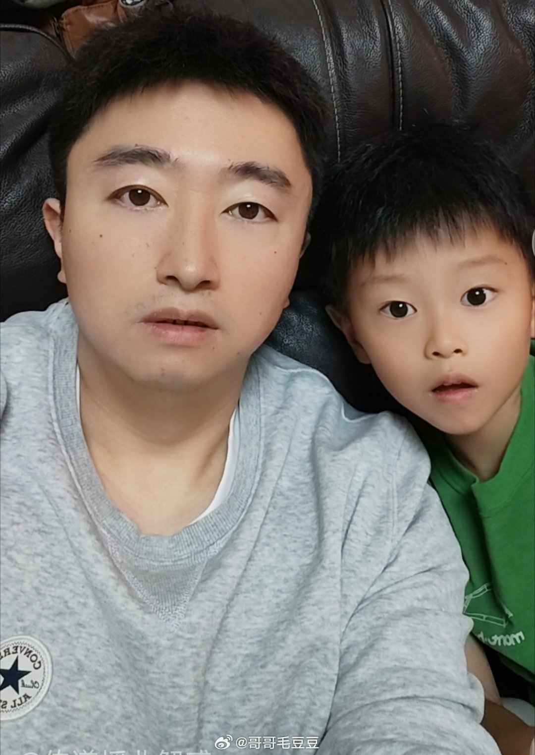 就美颜这个东西
是真的能把人变美吗
他是不是有性别歧视在里面
我开默认美颜
这拍出来是个啥玩意啊 ​