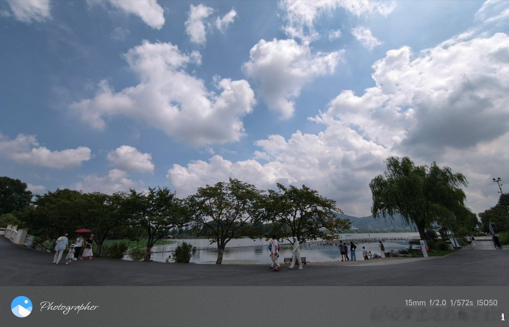 #随手拍# 今天玄武湖的云☁
天气不错
天空又是漂亮的一天[围观][围观][围观][奥特曼][奥特曼][奥特曼]

#vivo[超话]##2026央视中秋晚会官宣#
很少看晚会了[偷乐]  ​