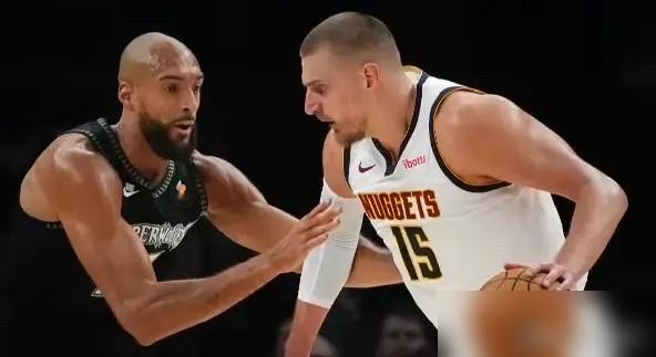 “还差14场！” 戈贝尔把卫冕冠军按在地上摩擦后，当着上万球迷的面，直...