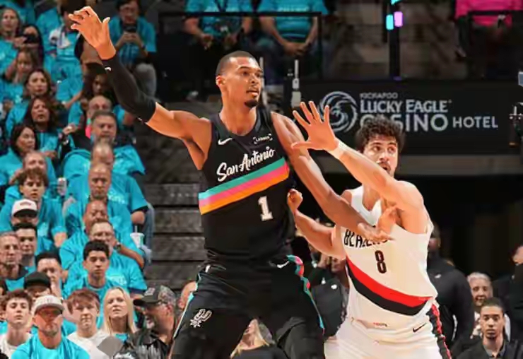 马刺1-1开拓者：文班伤退成系列赛分水岭，青年军面临生死大考  一场1...