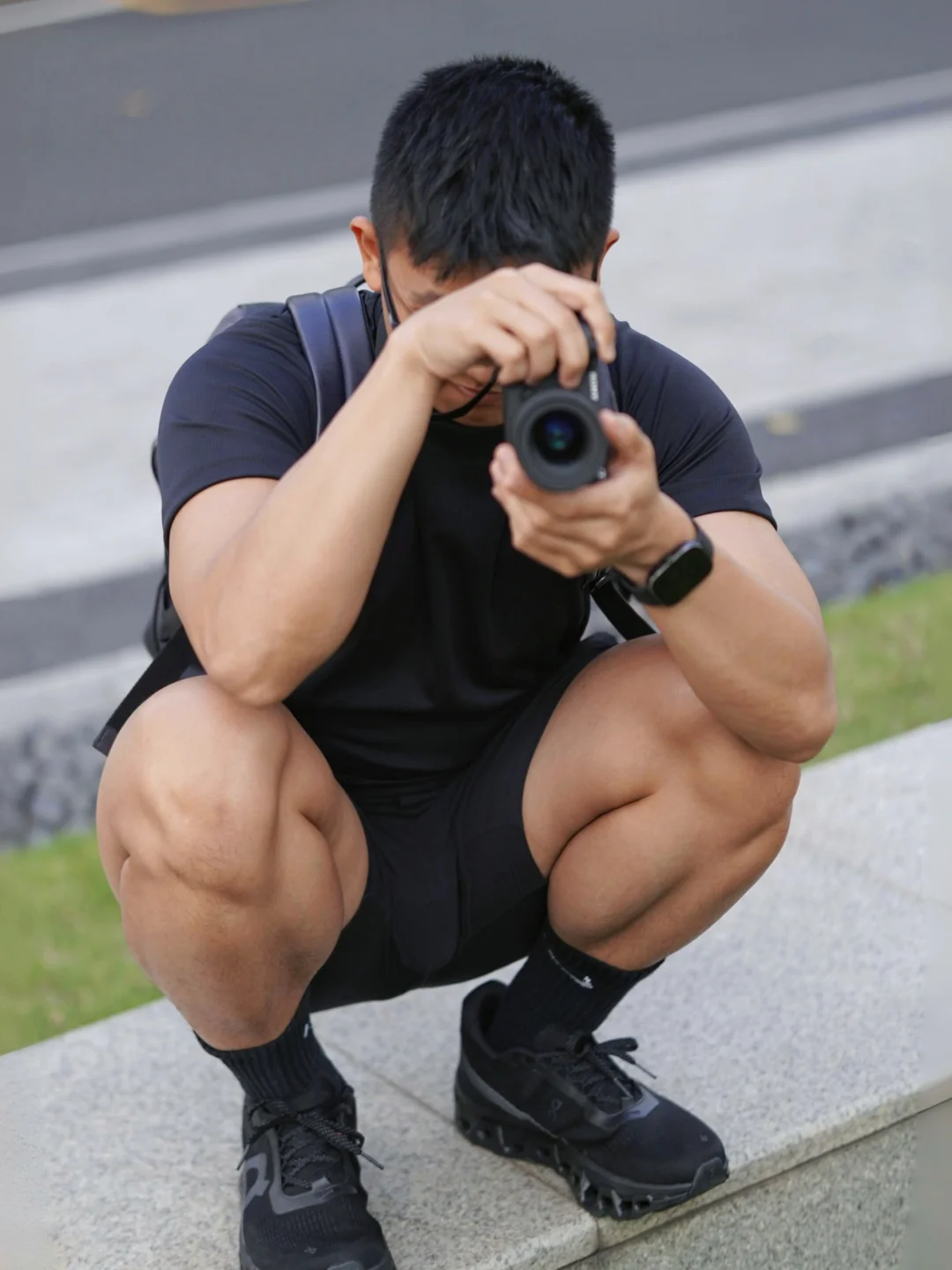 朋友说我认真拍照的样子…很像牛蛙