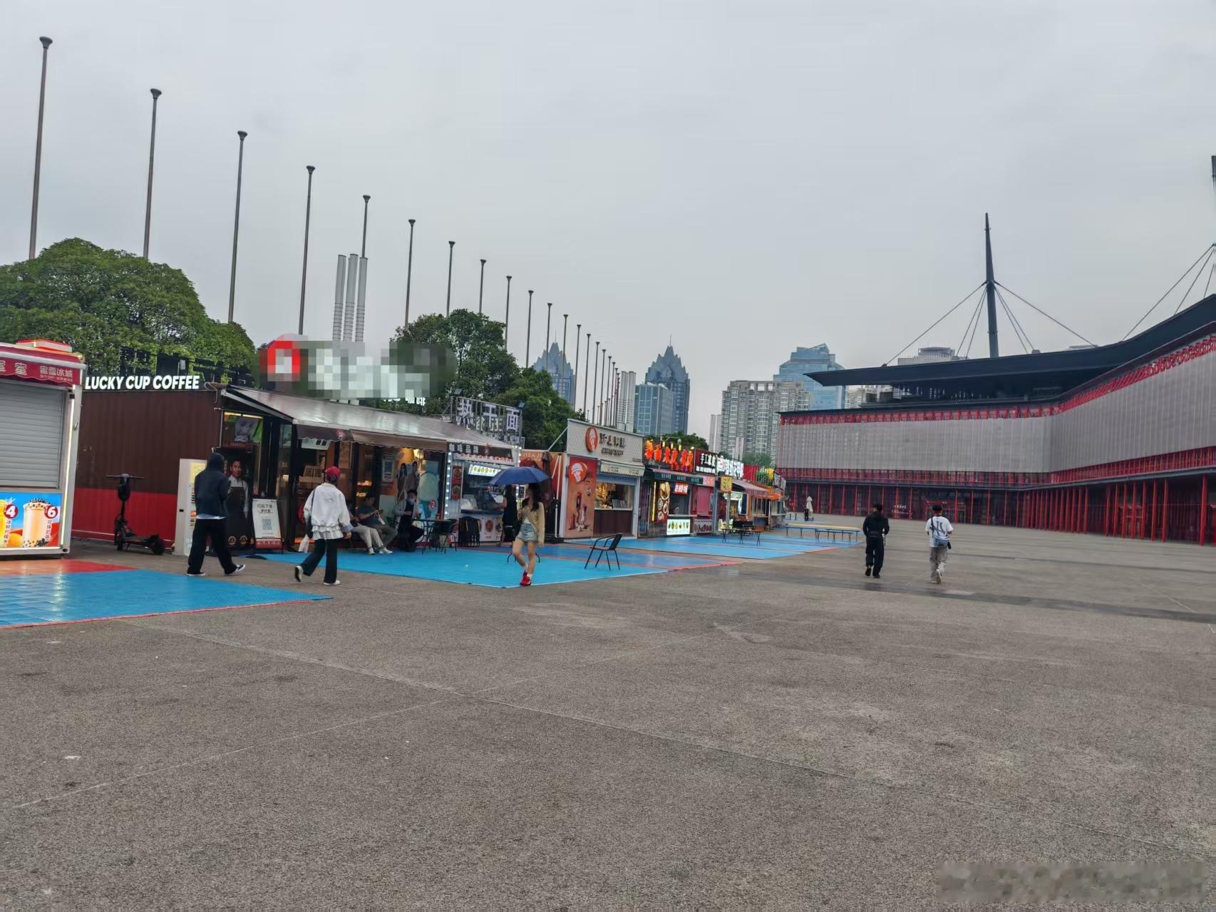 房源亮点：  『店铺名称』：郑东新区会展中心品牌饮品店转让『店铺位置』...