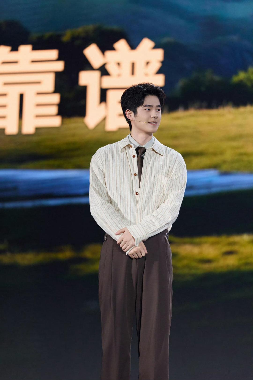 #刘昊然[超话]# 哥哥你的照片我存了无数张，却还没有见过你一面 ​