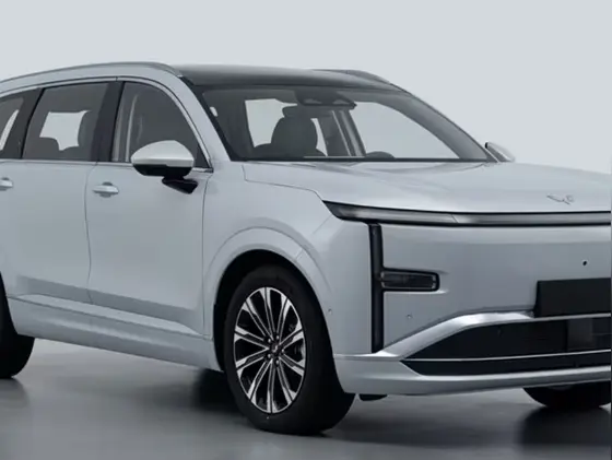 L 是 “星光” 系列首款中大型六座插混 SUV，与上一代轿车 / MPV（如星光轿车、星光 730）相比，进化核心在定位、空间、动力、智能、质感，从 “代步工具” 升级为 “家庭伙伴”：

定位与空间：从紧凑家用→中大型六座 SUV


尺寸：4980×1