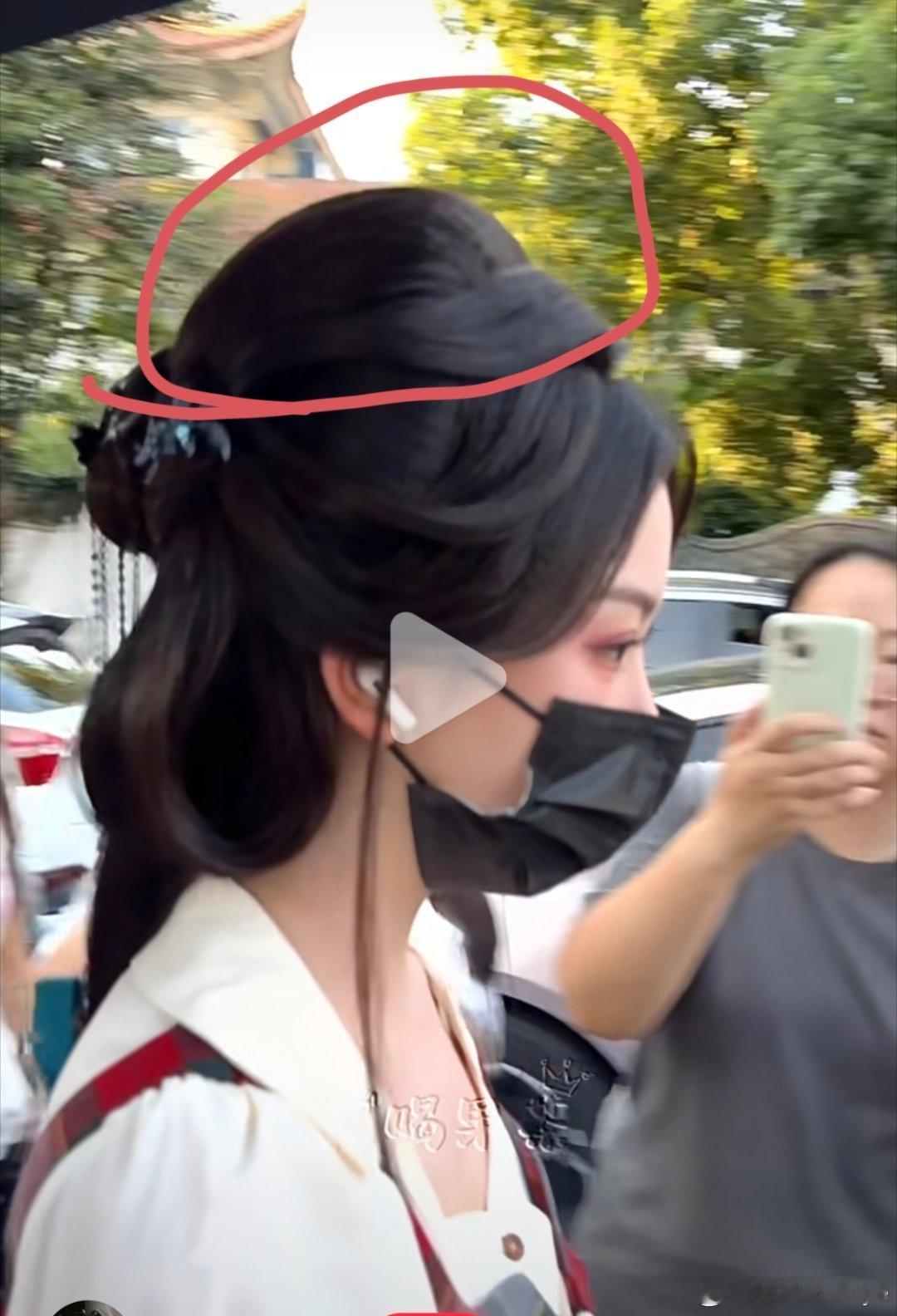 老师们，后面这块头顶能不能优化一下，都快上天了[思考]​