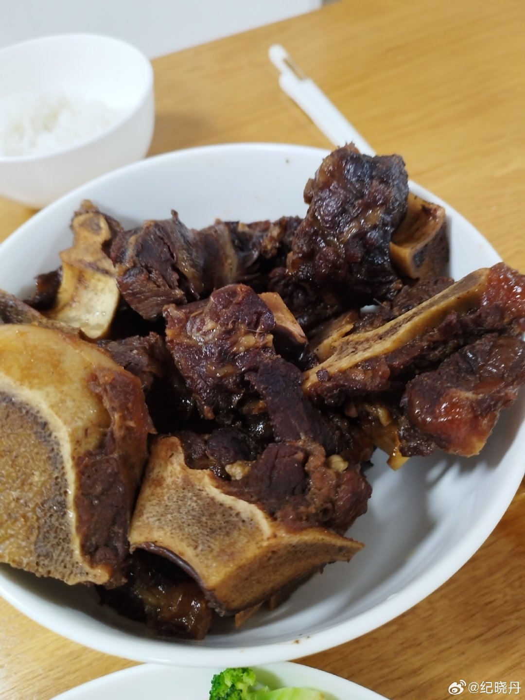 今天晚饭：卤牛骨，腊肠炒西兰花，炒生菜，五花肉炒辣白菜，芝士焗南瓜（预制菜）#做饭这么好的事# ​