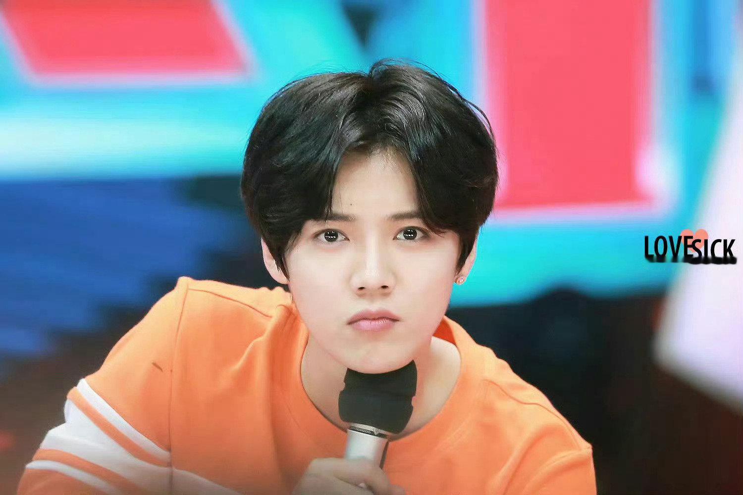 报告，肯定是导演安排的


#鹿晗# lh#鹿晗gapday音乐节# ​