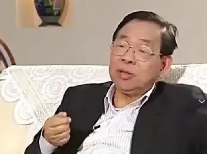 “粪水浇菜”是污染食物的源头？中科院院士曾毅曾认为，农村人用粪水直接浇菜，完全是千百年来流传下的误区，长期食用这种蔬菜，很可能会诱发疾病！”

主要信源：（澎湃新闻——《明明有化肥，为什么农民种菜还要用粪水？》）
村东头的李老棍蹲在自家菜地边，捏了把土搓搓，又扭头看看墙根那两口沤肥的大缸。缸口盖着旧