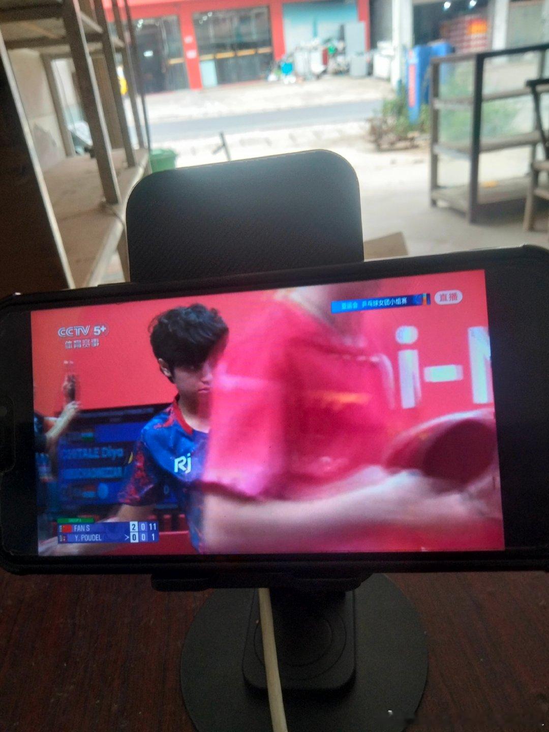 三员小将皆3-0！陈熠领衔，中国女乒团体横扫尼泊尔迎开门红

2026年名古屋亚运会乒乓球女团小组赛在天空体育馆打响，中国女队迎战尼泊尔女队。最终，中国队以总比分3-0完胜对手，轻松取得小组赛开门红。

本场比赛中国队派出陈熠、蒯曼、范姝涵出战，三人均以3-0的比分横扫对手，展现强大统治力：

-  ​