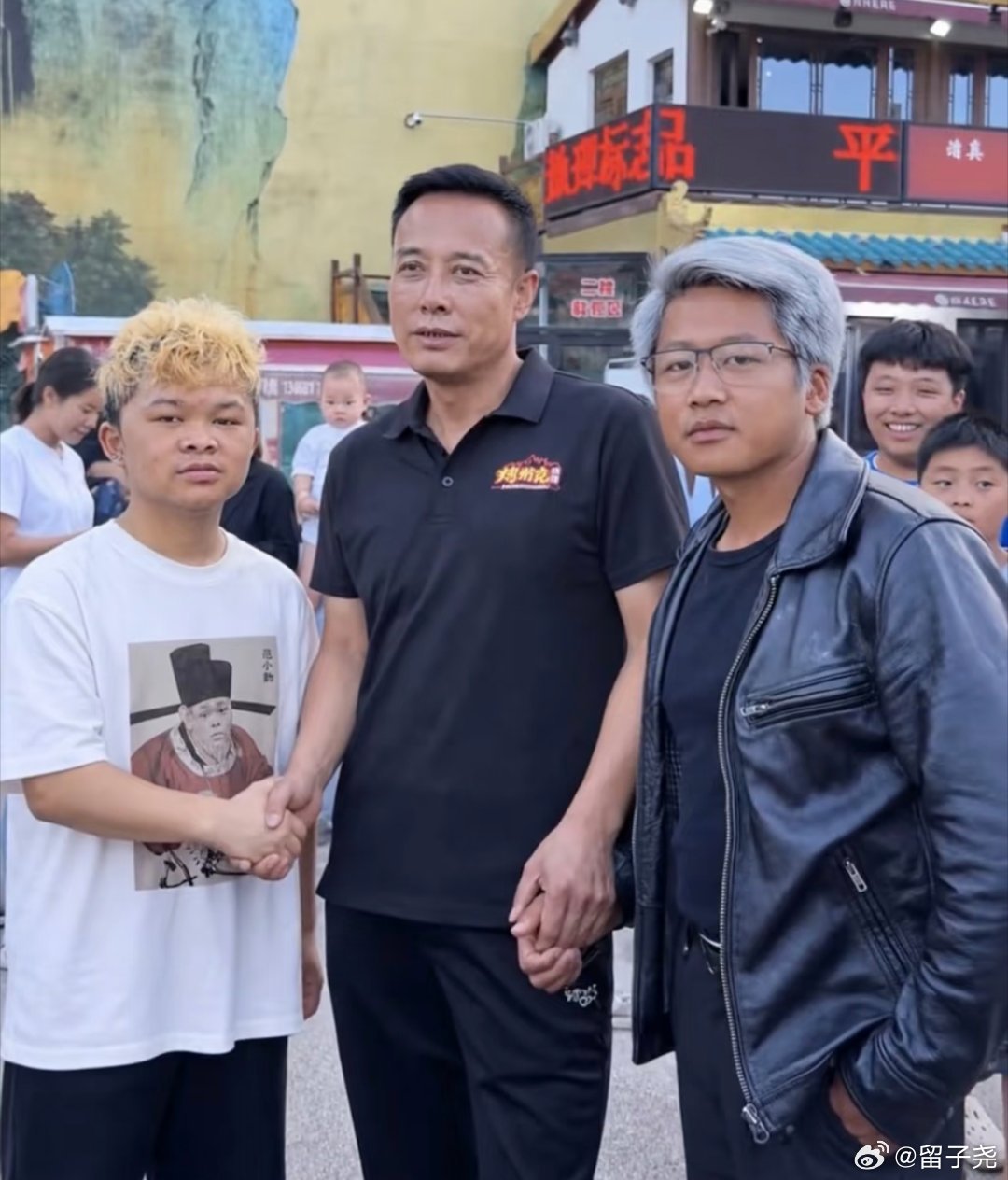 #马斯克回应中国版马斯克爆火#
找上他们一起上吧 ​