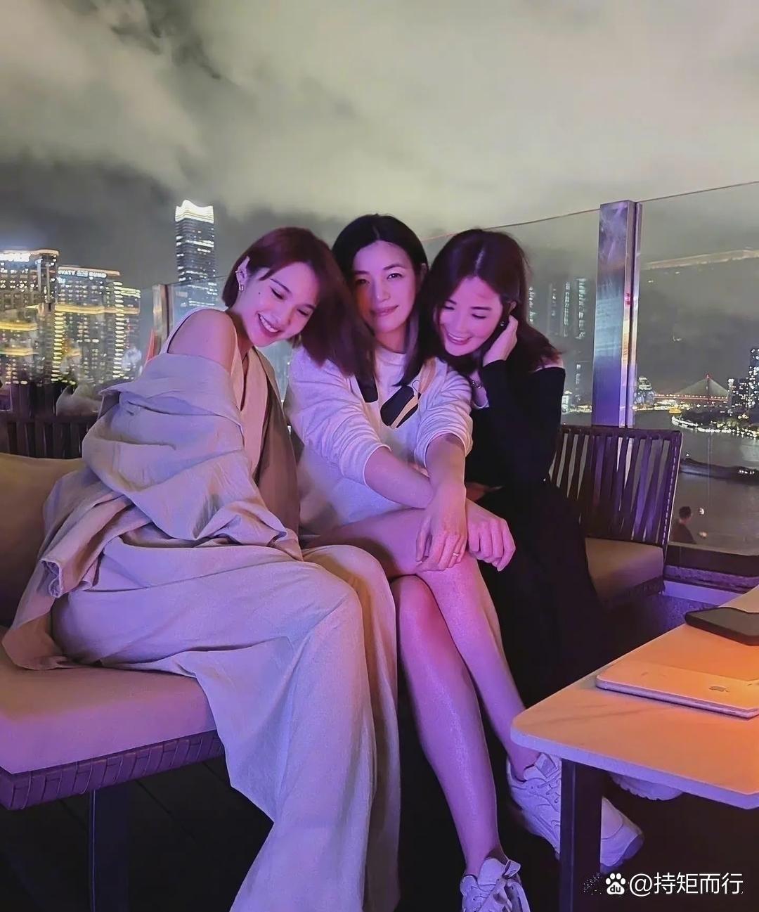 杨丞琳与蔡卓妍、陈妍希聚会，闺蜜的合影只有女人们才会懂得！ ​