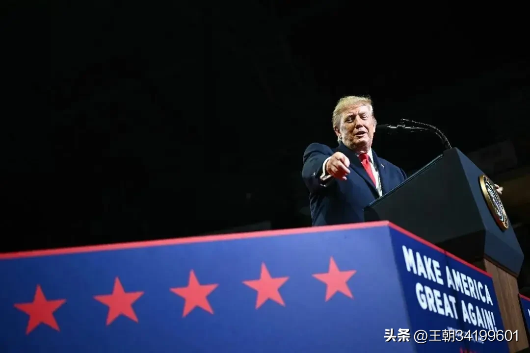 特朗普单方面敲定俄乌能源停火，多方态度暗藏博弈玄机
 
绵延已久的俄乌冲突，何时才能画上休止符？这场耗费人力物力、牵动全球局势的对峙，早已让各方身心俱疲。10月11日，一则突如其来的停火相关言论，让俄乌局势再度成为全球舆论焦点。美国总统特朗普通过社交媒体对外官宣，俄乌冲突即刻开启能源停火新模式。