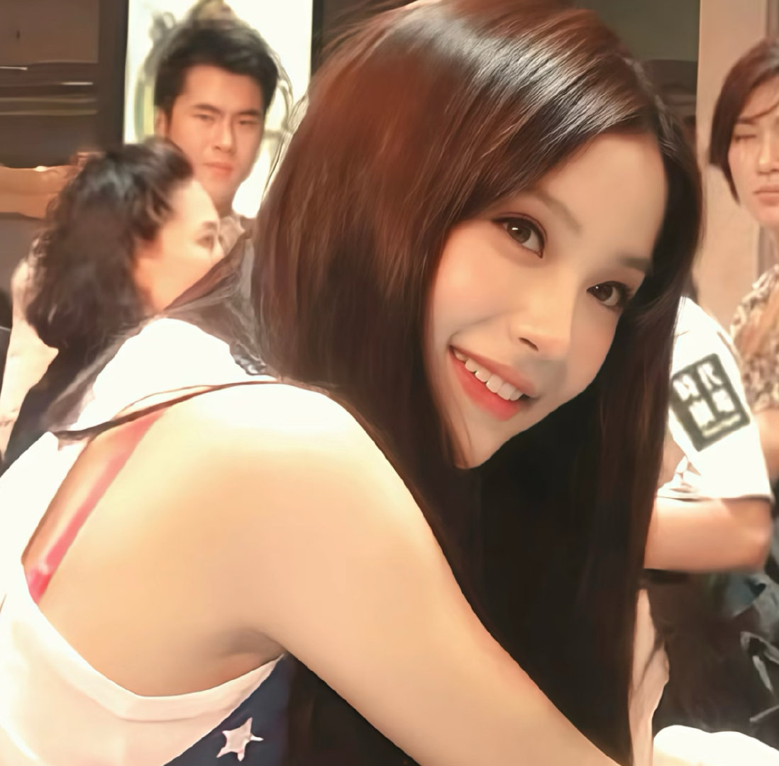 𝐖𝐞𝐂𝐡𝐚𝐭｜女生头像丨Angelababy杨颖丨优质女头｜氛围感女头 
#女生头像##头像# ​