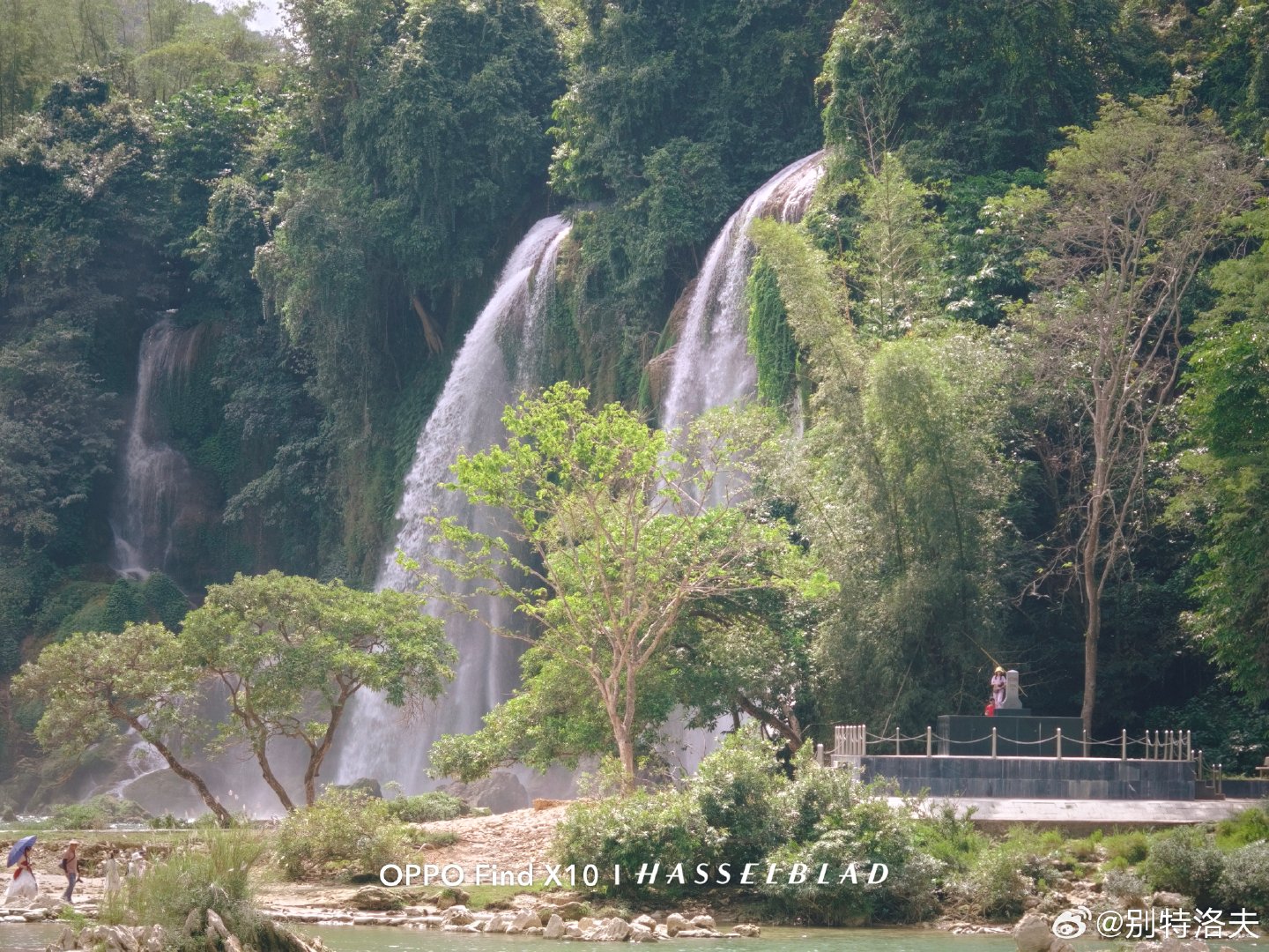 界河有瀑布就很有趣，我在想什么时候再去越南旅行的话，在对岸看中国也很好玩吧#oppo超影像#  ​