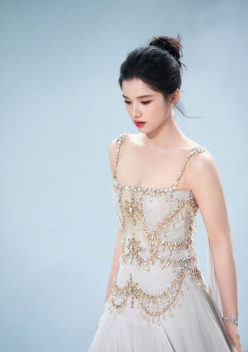 #张婧仪[超话]##张婧仪陈清雾##张婧仪代言比亚迪秦max# 喜欢😍 ​