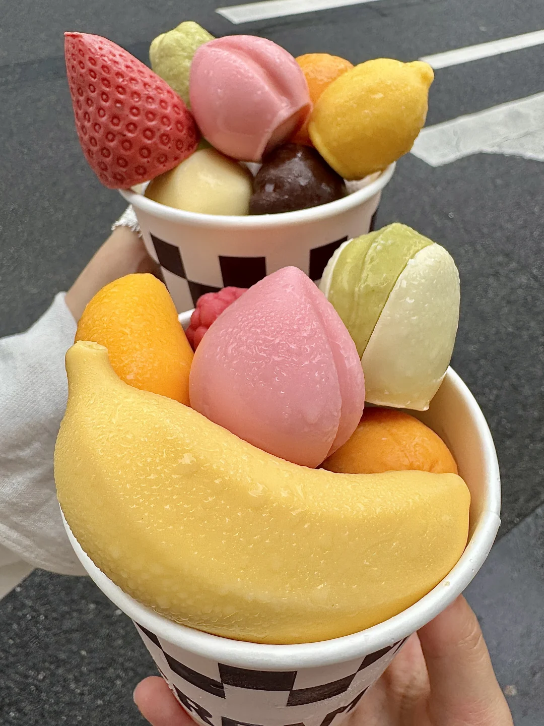 上海终于也有了！！emoji水果冰淇淋🍎🍇🍌