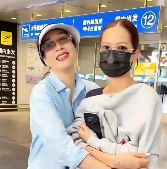 钟丽缇二女儿Jaden回应没去上大学，称考虑重新申请大学！之前传她准备去波士顿留学，被爱默生学院录取 ​