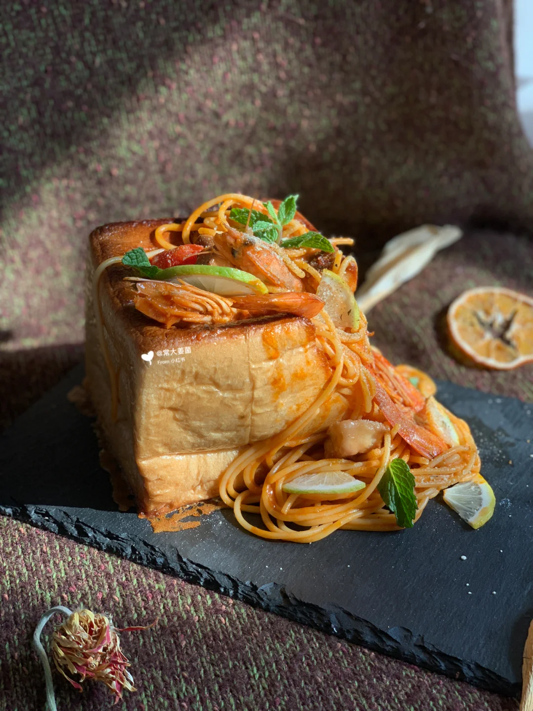 意面这样吃🍝|蜂蜜吐司盒子佐冬阴功意面🦐