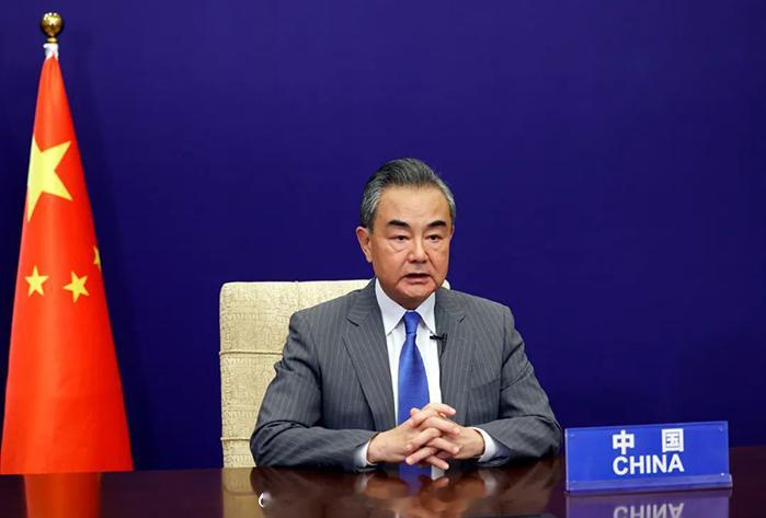 #这就是中国外交# 【王毅同法国外长、拉脱维亚外长通电话】中共中央政治局委员、外交部长王毅14日应约同法国外长巴罗通电话。#法国作为有战略眼光的大国更应正确看待中国发展# 

王毅表示，在两国元首战略引领下，中法关系总体保持稳定发展势头。当前国际形势变乱交织，中法作为安理会常任理事国，应当 ​