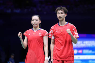 蒋振邦/魏雅欣🇨🇳 21-12、21-17 🇹🇭帕克卡波/沙西...