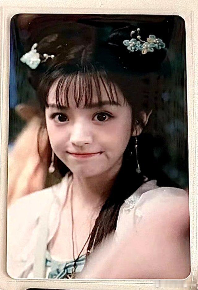 #田曦薇周边出物[超话]# 突然发现这两张卡好适配最近的学功夫 练武术 师父教我扎马步 ​