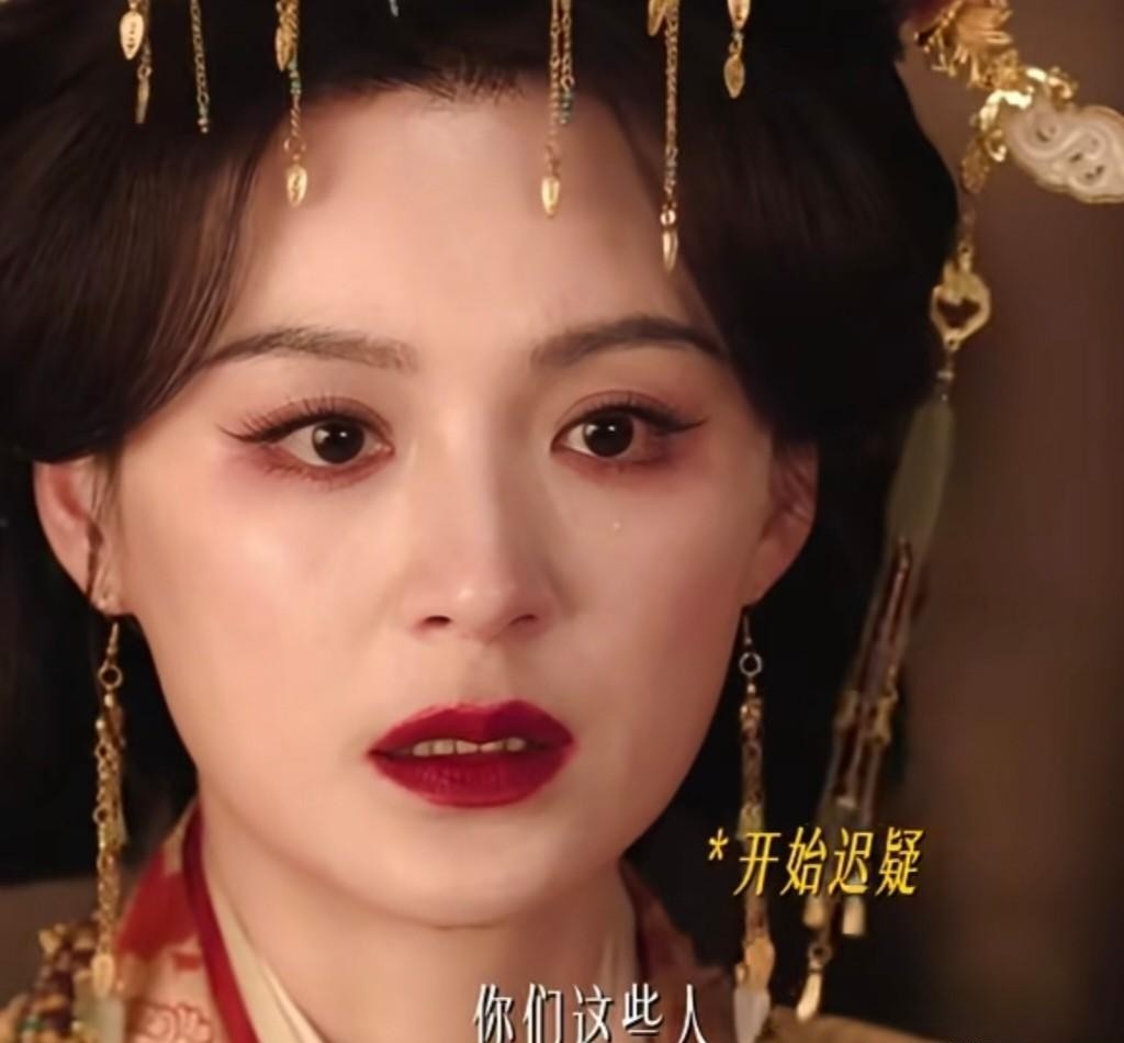 追了这么久的《嫁金钗》，魏家大堂认亲那场戏，直接把我看胸闷了。
十八年的狸猫换太子，好不容易摊在台面上。结果呢？
满屋子所谓的至亲长辈，姑母、伯母，嘴脸一个比一个难看。没人打算去查查当年到底怎么回事，反而急赤白脸地围上去，争先恐后往魏娆头上扣帽子。
“冒充嫡女”、“图谋家产”。
假证词和假物