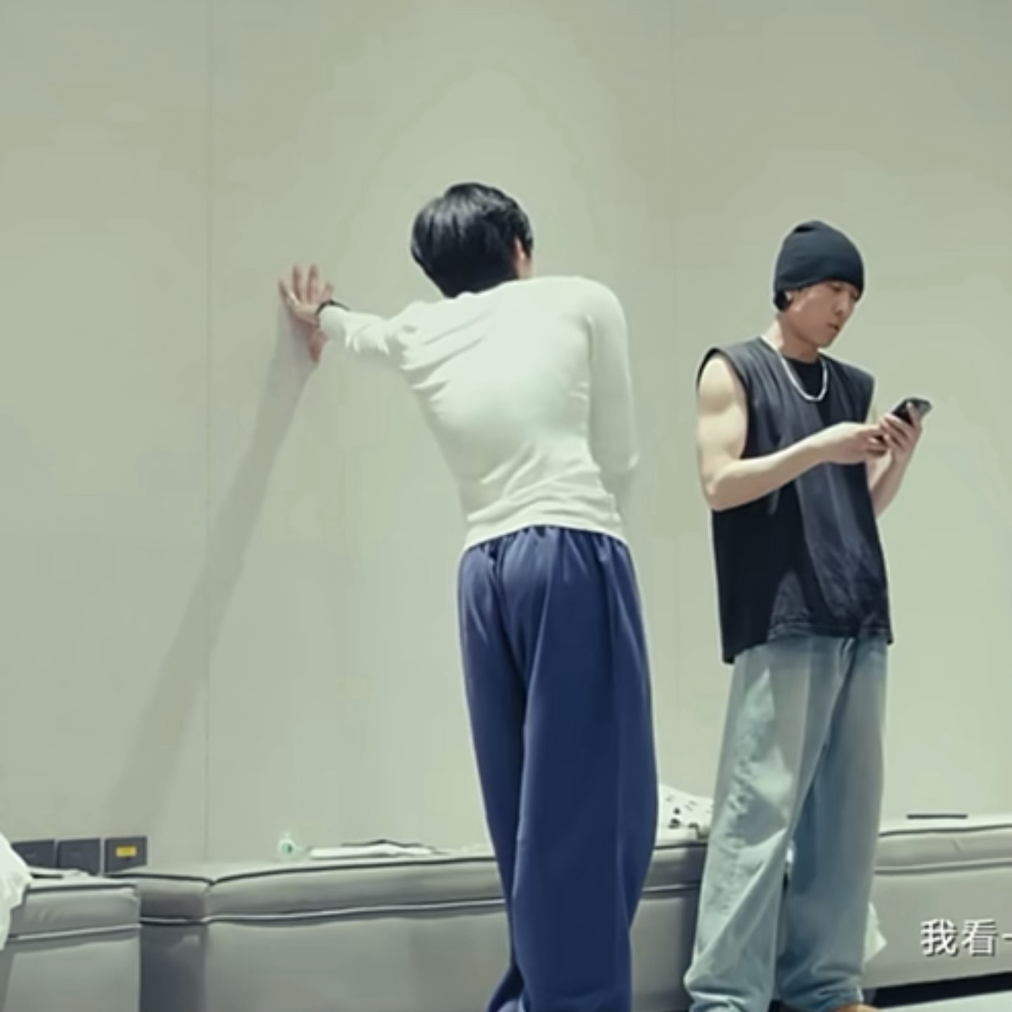 肩宽腰细腿长屁股翘 ​​​