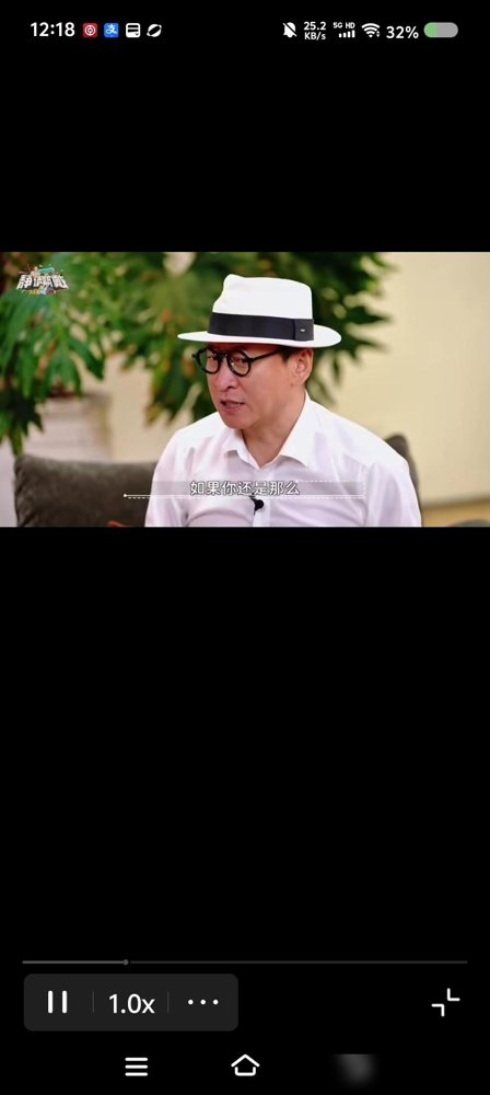 周杰一天只吃一顿饭，早上一个苹果，晚上直接不吃，已经坚持了十年。
他在节目里说，退圈不是被封杀，是自己不想干了。早些年看见过气前辈在片场坐冷板凳，没人搭理，那画面他记到现在。后来找来的本子越来越烂，他宁愿不拍。
现在他在五常包了上千亩黑土地种大米，头三年不种庄稼，就养地。不用化肥，不打除草剂，搞